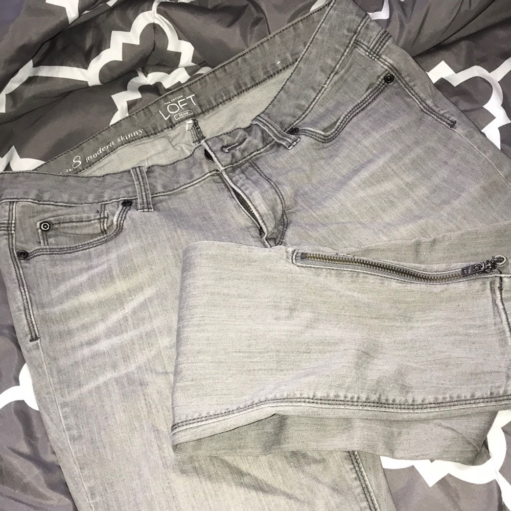 Light Grey jeans with zipper detail